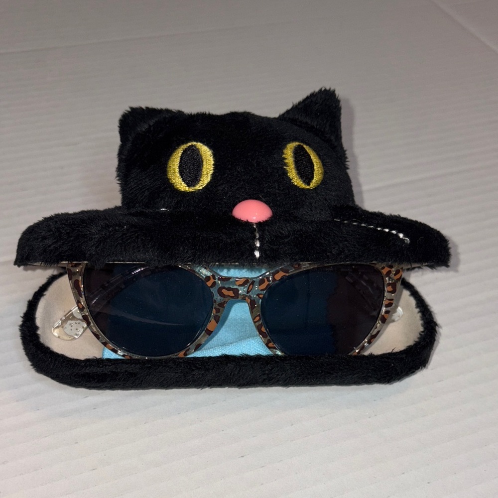 Seto Craft Motif case with animal print sunglasses & Miki Paris dust cloth